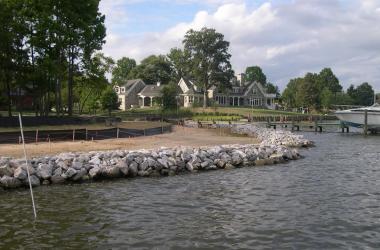 Riprap shoreline construction in the Chesapeake Bay